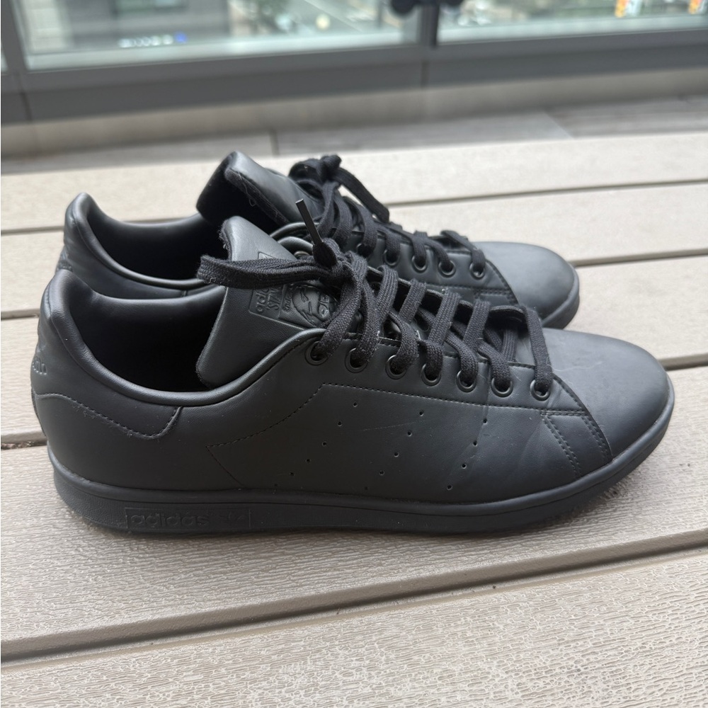 Black Adidas Stan Smith Shoes